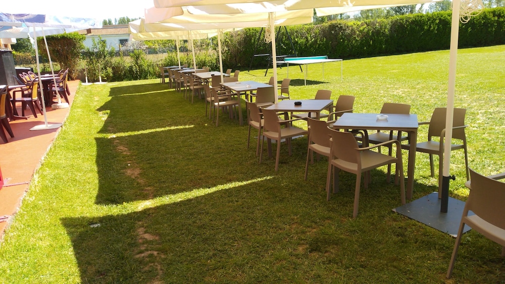 hotel la alegria