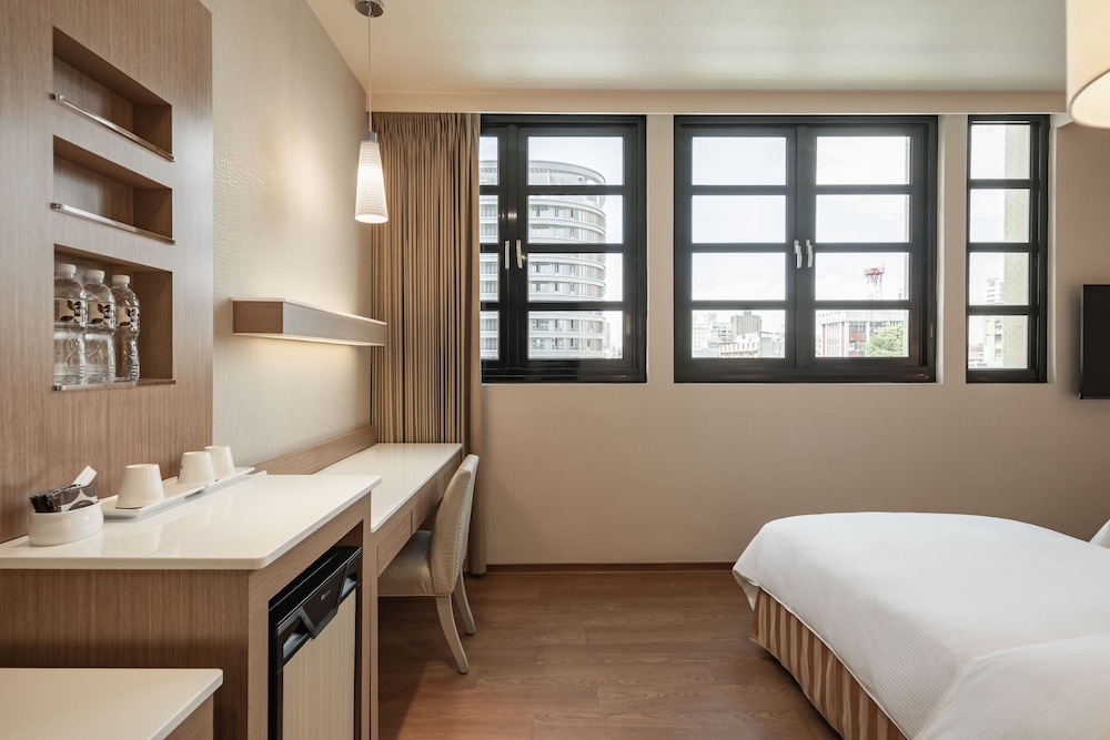 kindness hotel kaohsiung main station