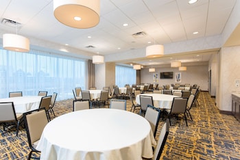 hampton inn and suites grand rapids downtown