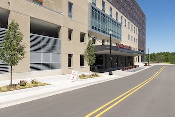 hampton inn and suites grand rapids downtown