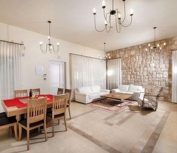 Villar,Near Nimrod's Lookout,0 star