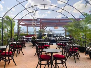 johns pardede international hotel