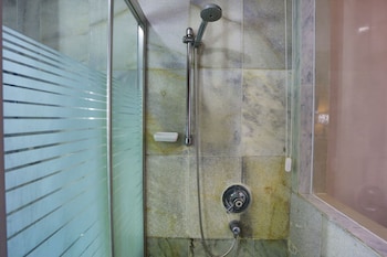 johns pardede international hotel