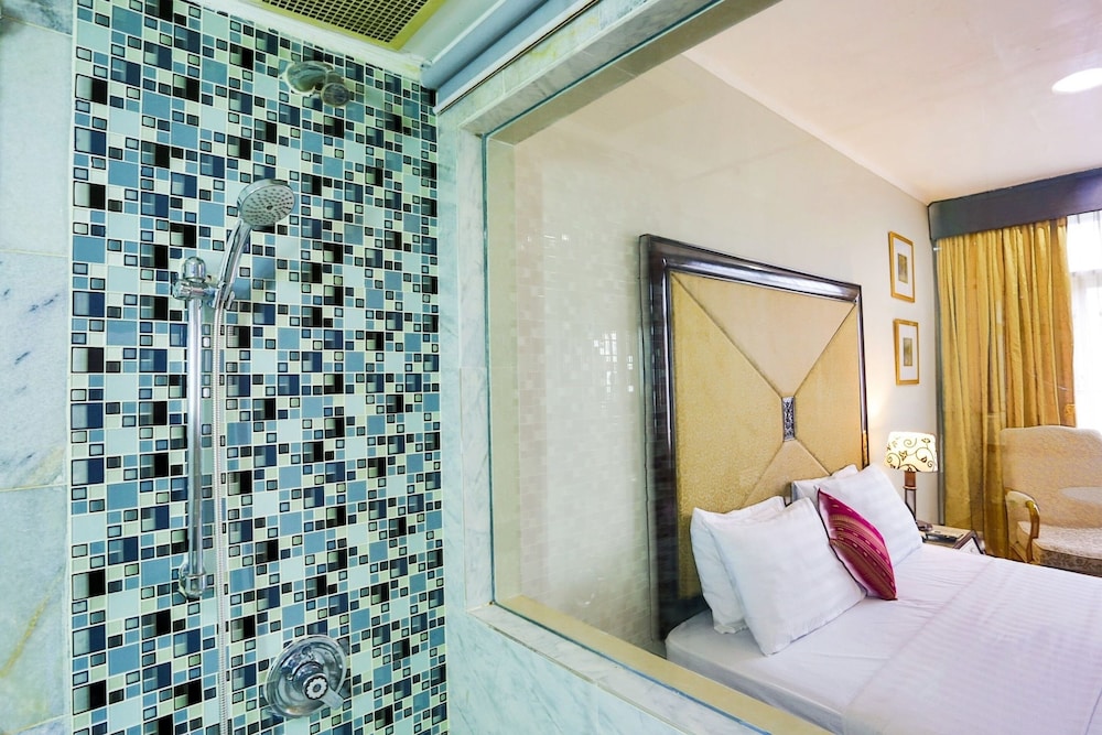 johns pardede international hotel