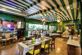 johns pardede international hotel