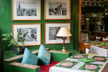 johns pardede international hotel