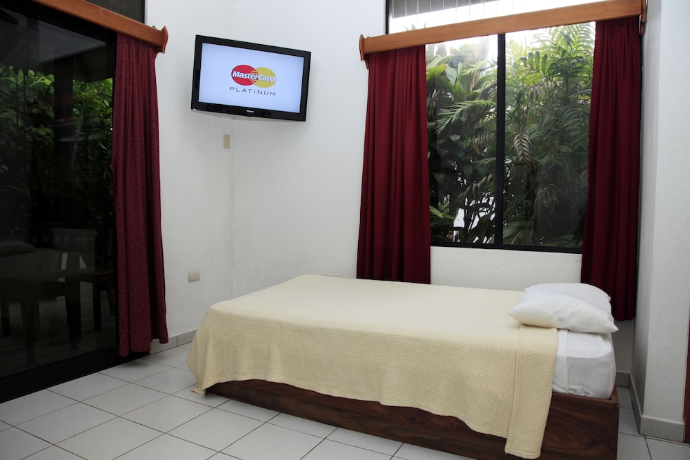 hotel colinas del sol