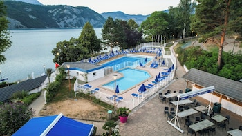 village club les hyvans