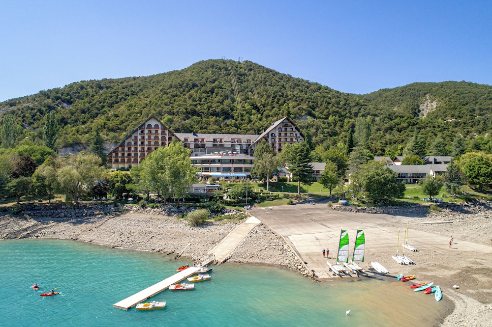 village club les hyvans
