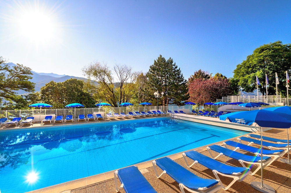 village club les hyvans