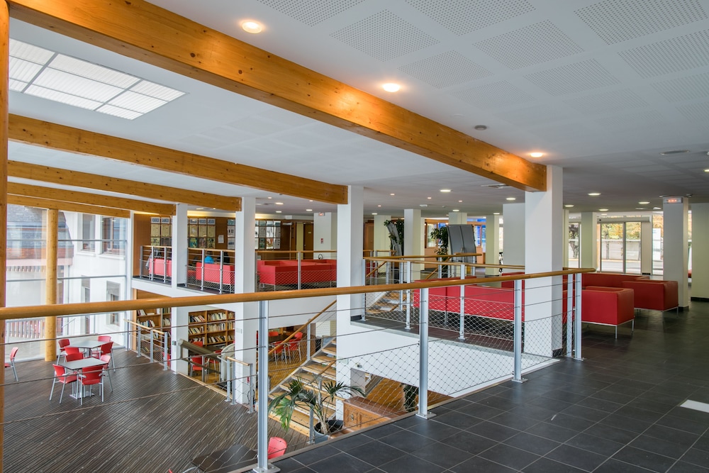 village club les hyvans