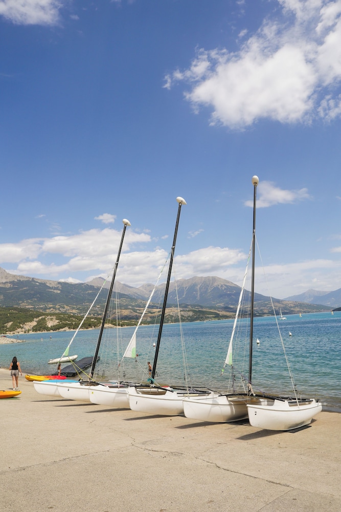 village club les hyvans