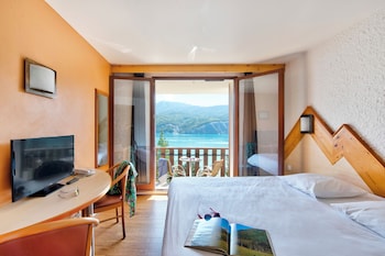 village club les hyvans