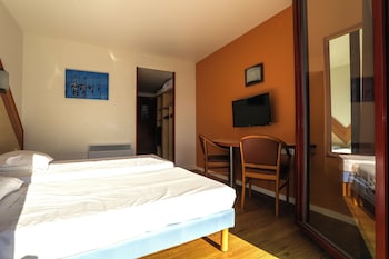 village club les hyvans
