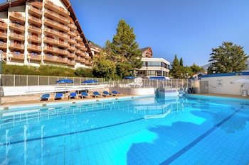 village club les hyvans