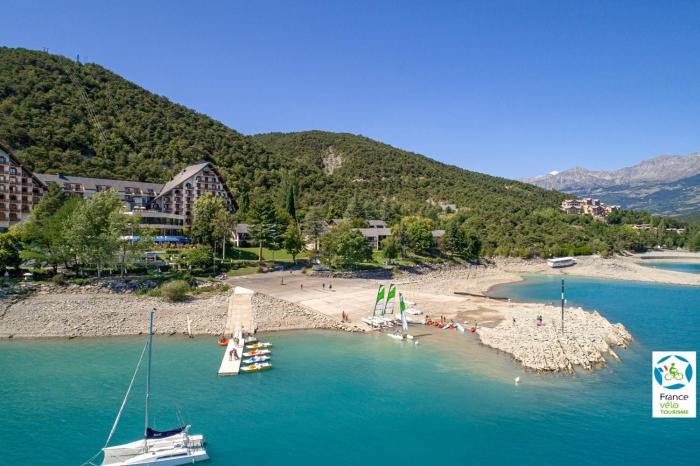 village club les hyvans