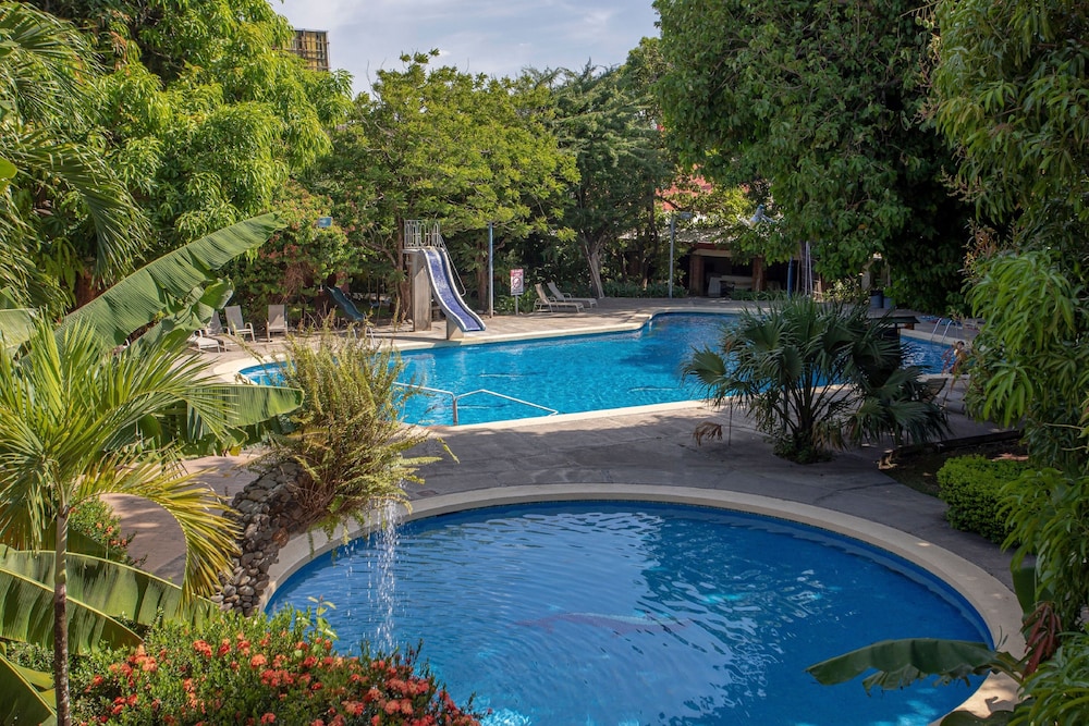 hotel boyeros