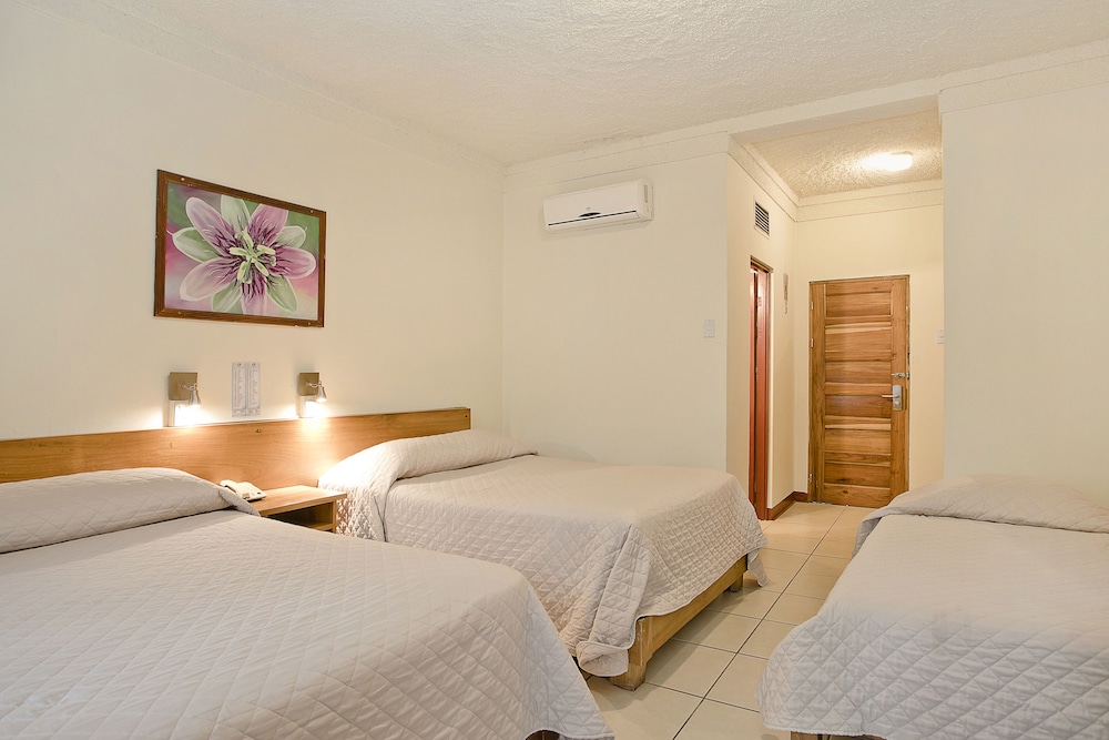 hotel boyeros