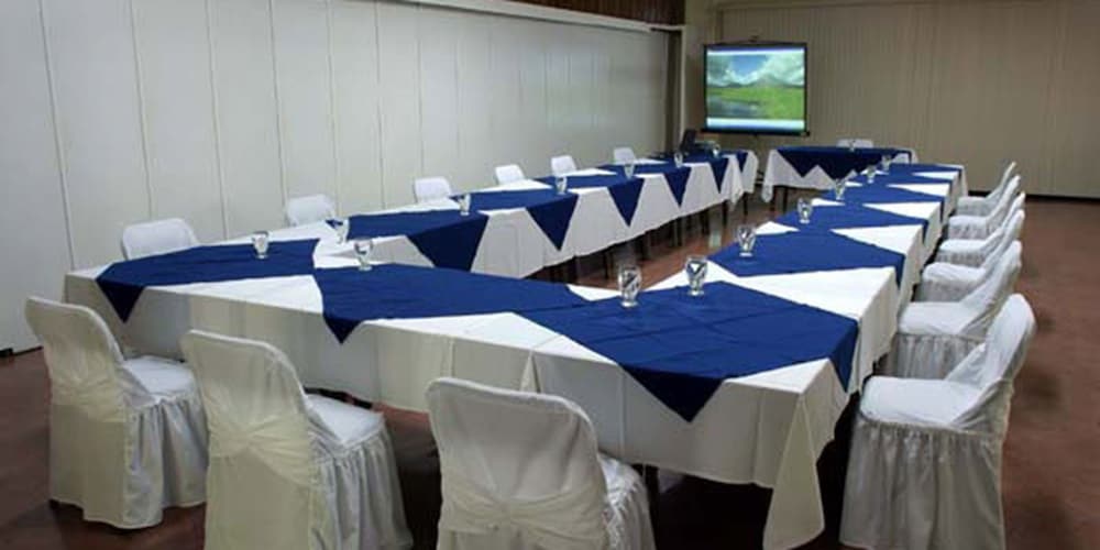 hotel boyeros