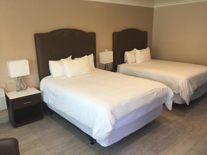 el royale hotel near universal studios
