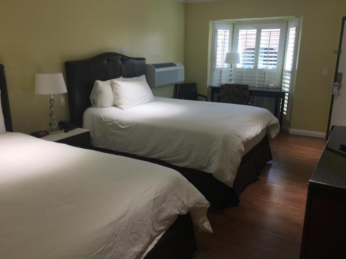 el royale hotel near universal studios