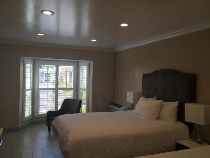 el royale hotel near universal studios
