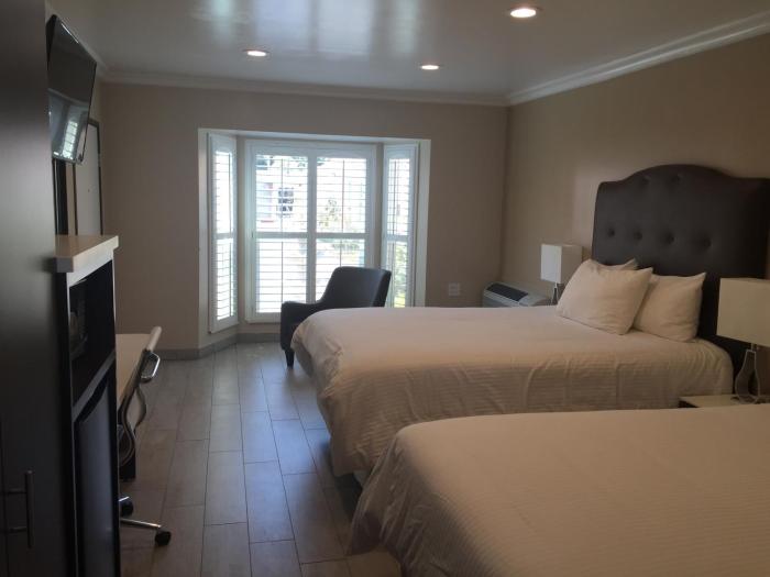 el royale hotel near universal studios