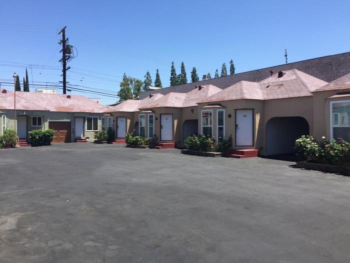 el royale hotel near universal studios