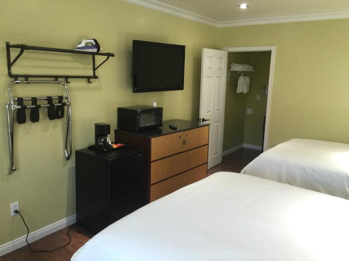 el royale hotel near universal studios