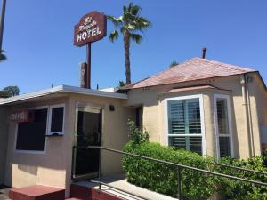 el royale hotel near universal studios