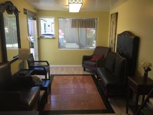 el royale hotel near universal studios