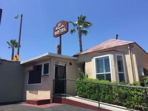 el royale hotel near universal studios