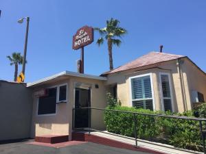 el royale hotel near universal studios