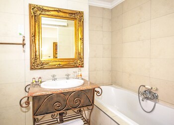 afrique boutique hotel o r tambo