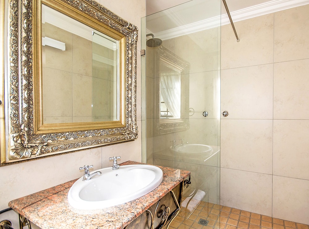 afrique boutique hotel o r tambo