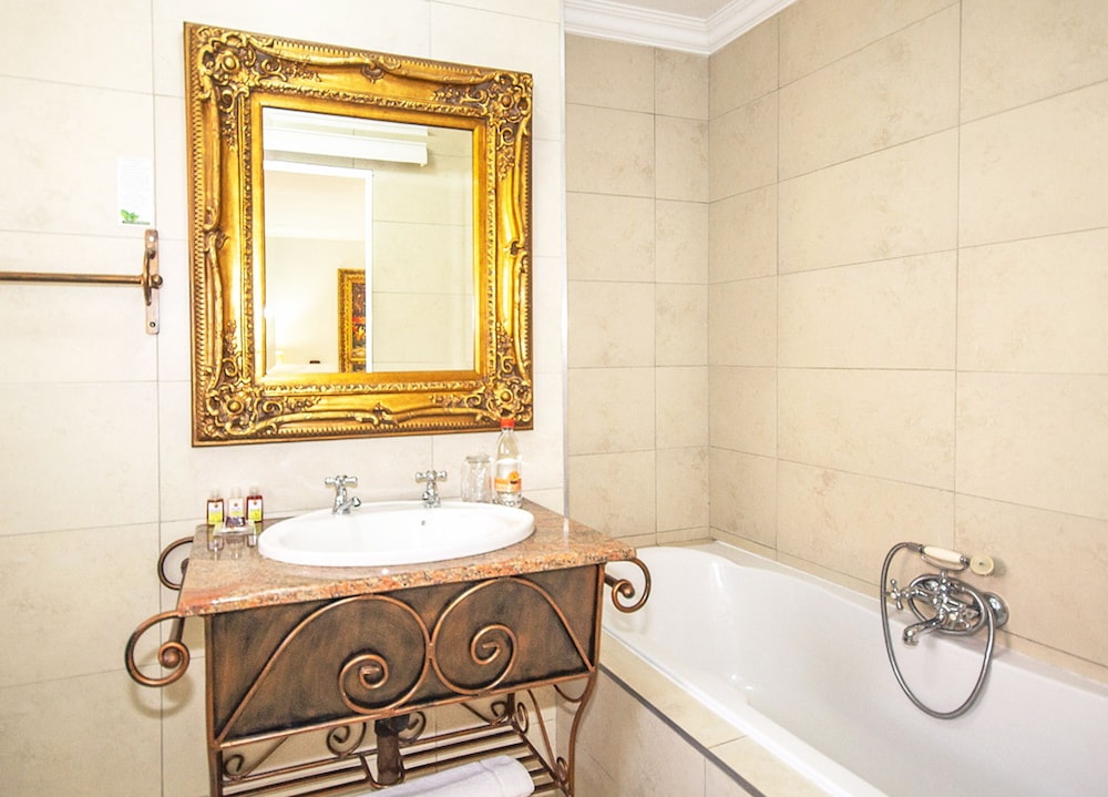 afrique boutique hotel o r tambo