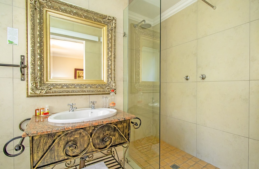 afrique boutique hotel o r tambo