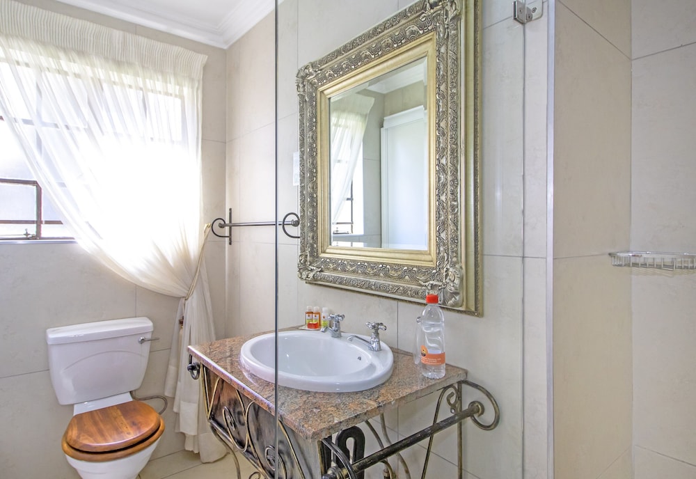 afrique boutique hotel o r tambo