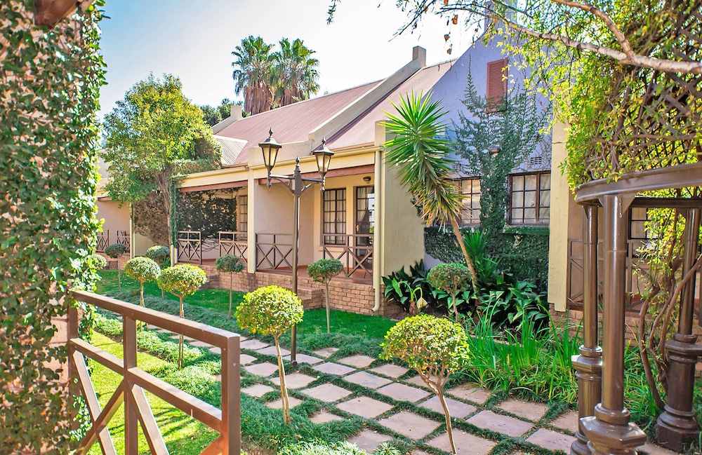 afrique boutique hotel o r tambo