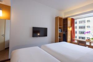 Ibis Singapore On Bencoolen,Near National Museum Of Singapore,4 star