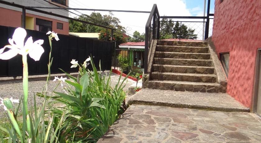 manakin lodge monteverde