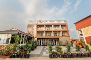 ritz valley resort