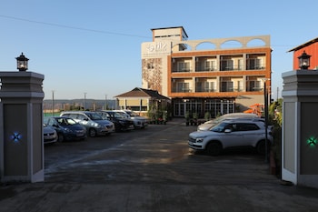 ritz valley resort