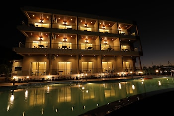 ritz valley resort