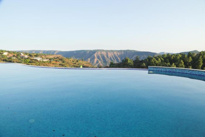 ritz valley resort