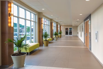 Holiday Inn Morgantown - University Area By Ihg,North Hills>>Morgantown,3 star