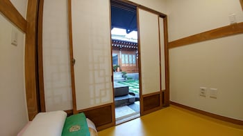 so hyeon dang hanok guesthouse