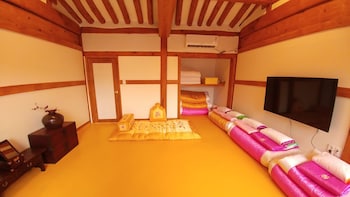 so hyeon dang hanok guesthouse