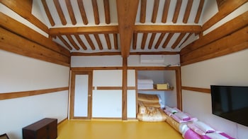 so hyeon dang hanok guesthouse