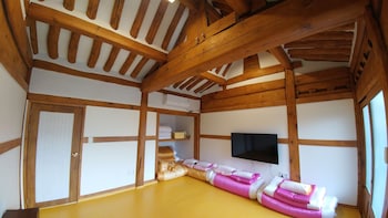so hyeon dang hanok guesthouse